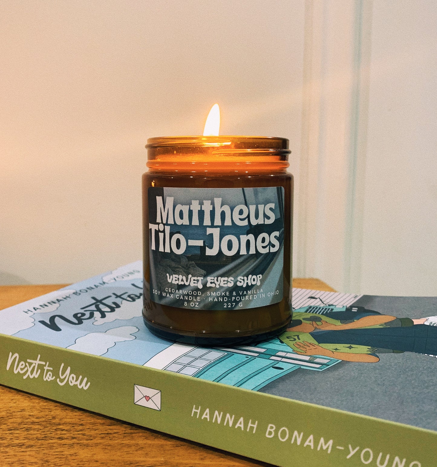 Mattheus Tilo-Jones - Book Boyfriend Candle