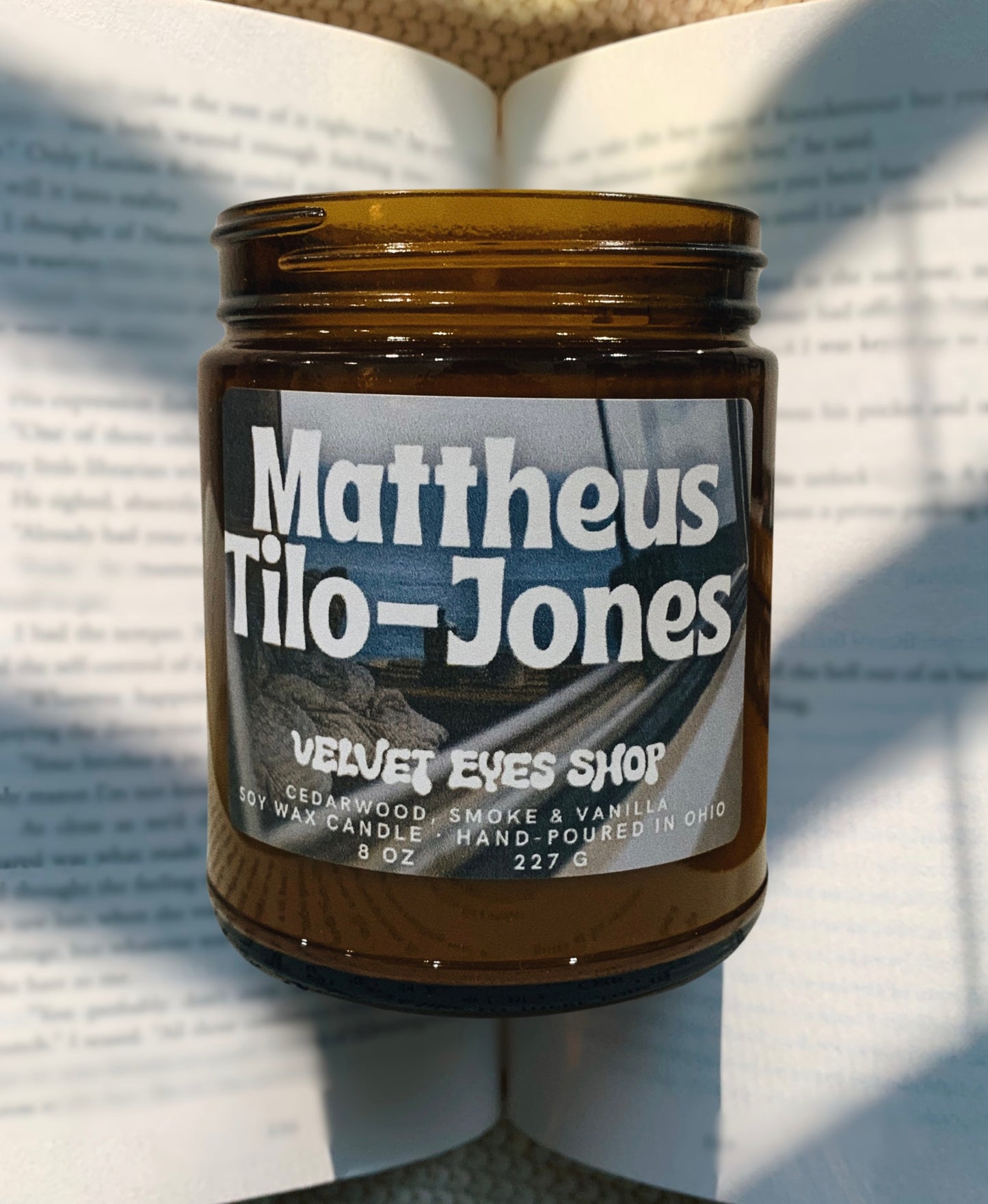 Mattheus Tilo-Jones - Book Boyfriend Candle